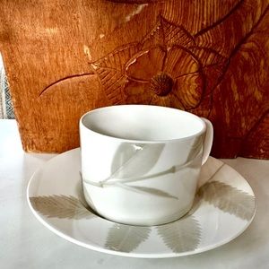 Set of 4 Vintage Mikasa Irish Linen “Leaves” Tea or Coffee Cups and Saucers